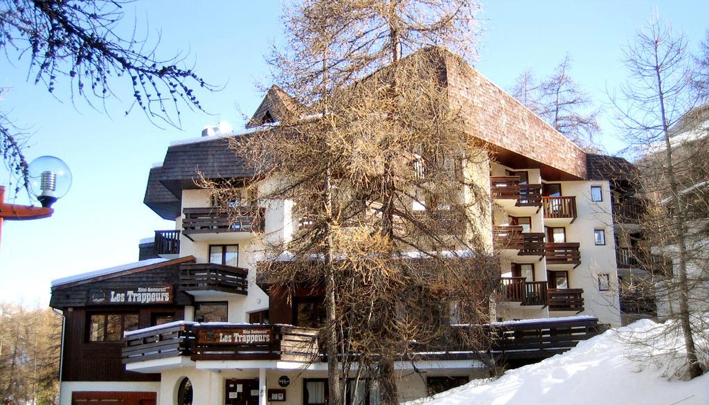Hotel Les Trappeurs Лез-Ор Экстерьер фото