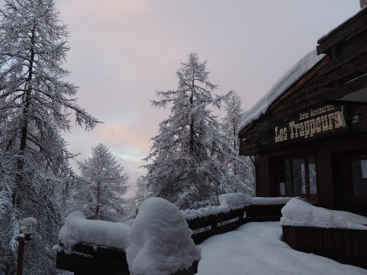 Hotel Les Trappeurs Лез-Ор Экстерьер фото